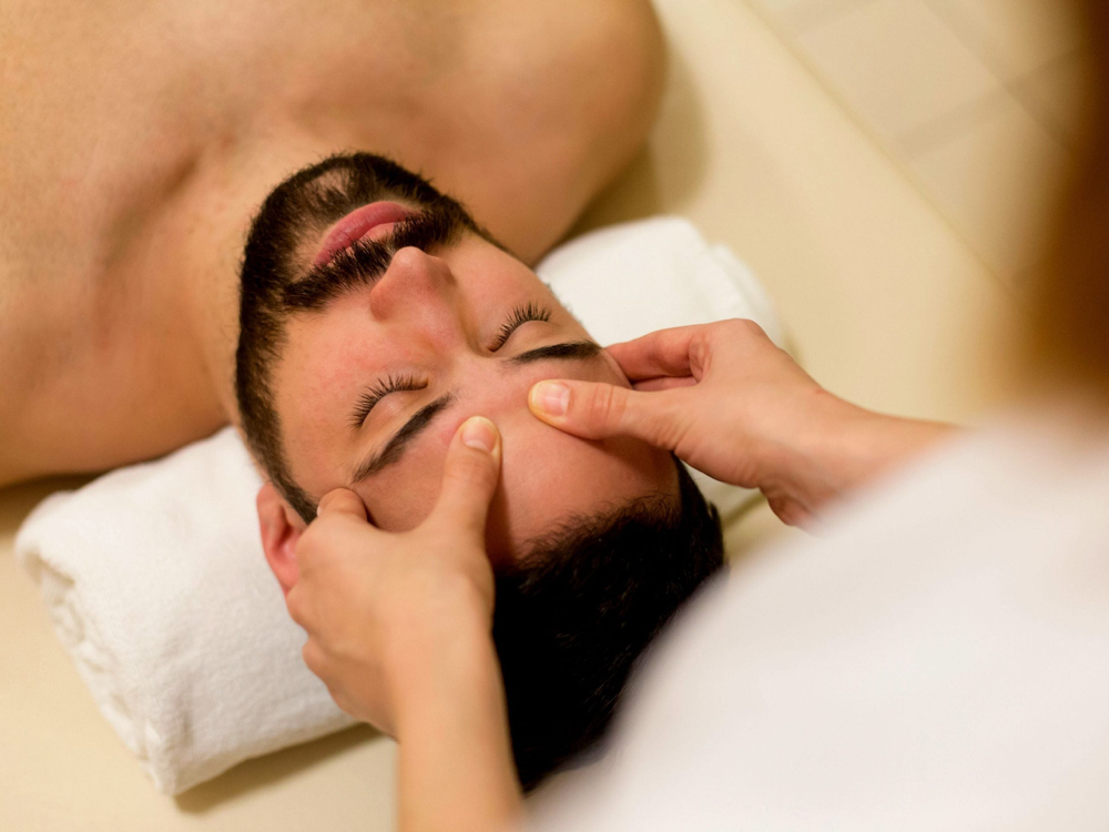 Men’s ‘Glow’ Facial