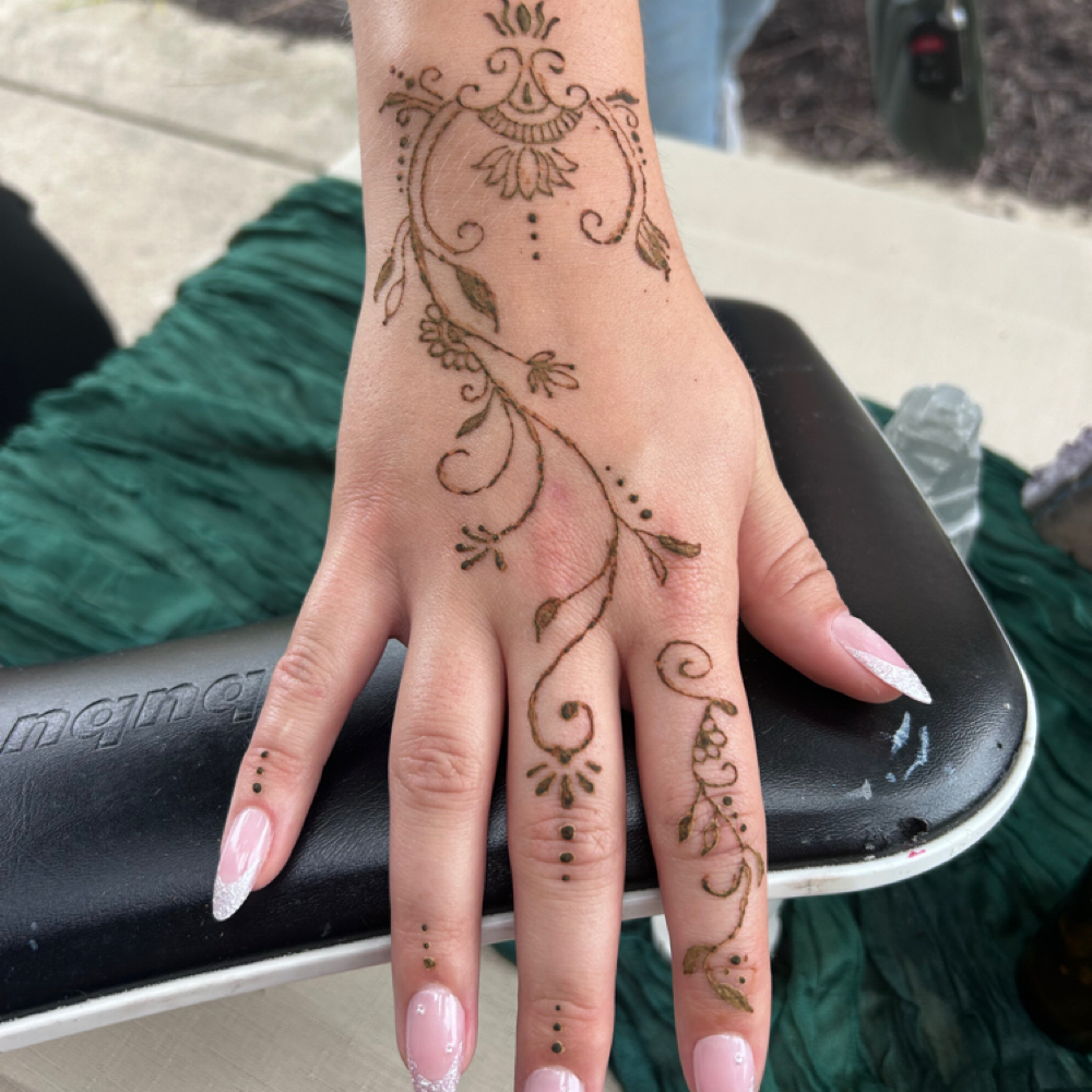 ✨Custom Henna at Moon Daisy in Indianapolis, IN