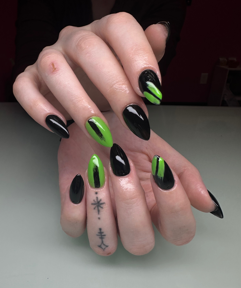 Minimal Nail Art