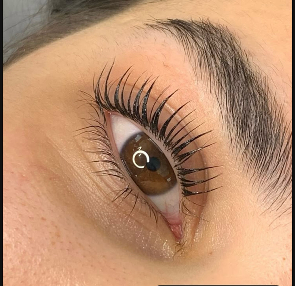 LASH LIFT + BROW LAMINATION