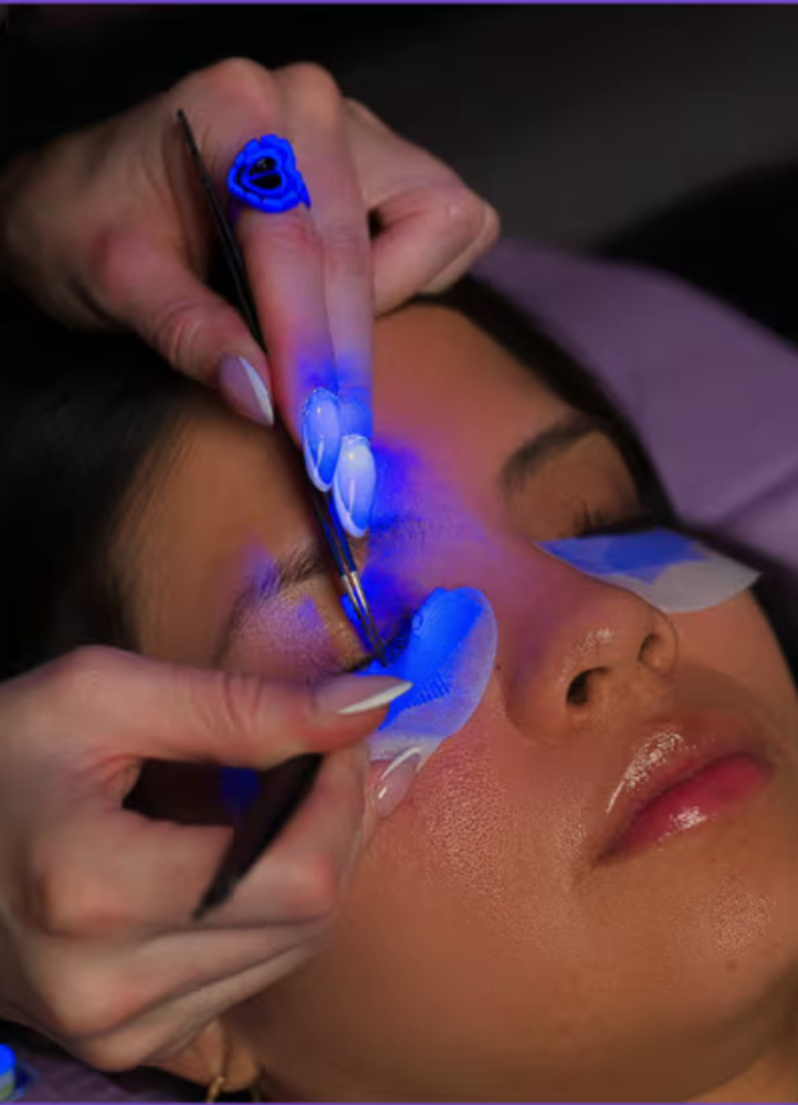 UV HYBRID LASH EXTENSIONS