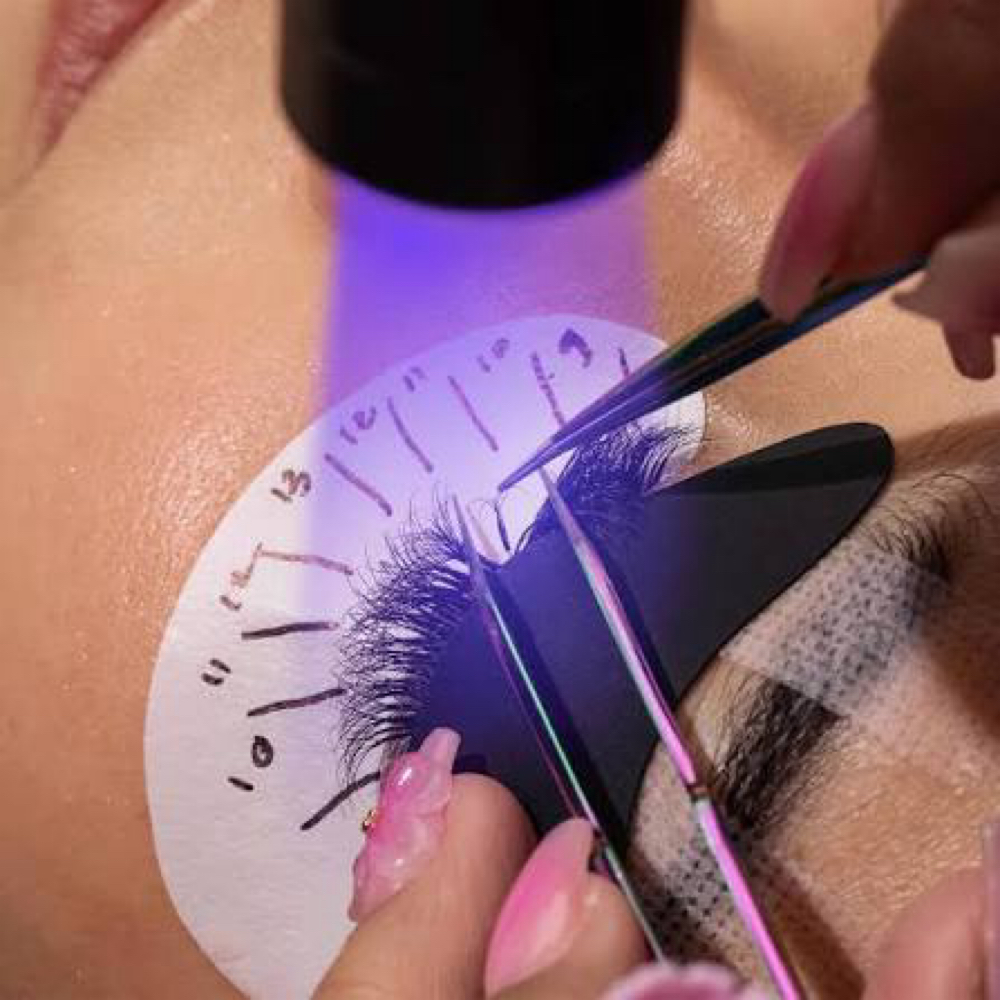 UV Lash Fill at Outlashed Beauty bar LLC in Canby, OR