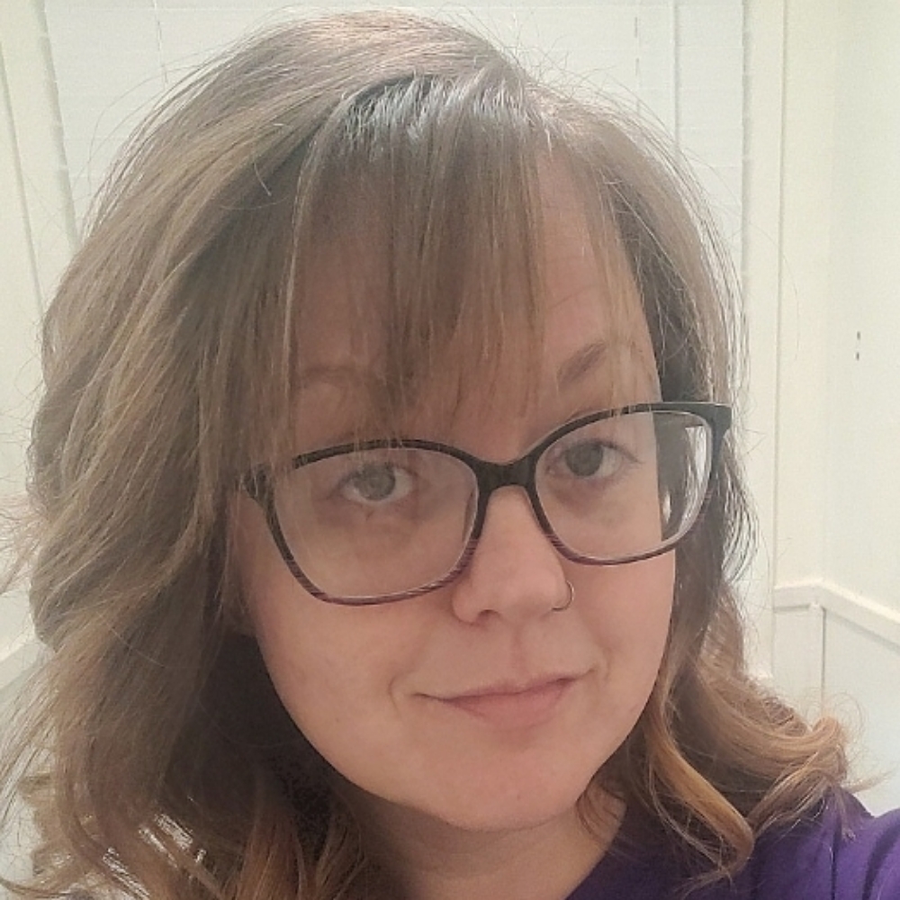 Bang Trim at Cre8ive Salon in Maud, TX