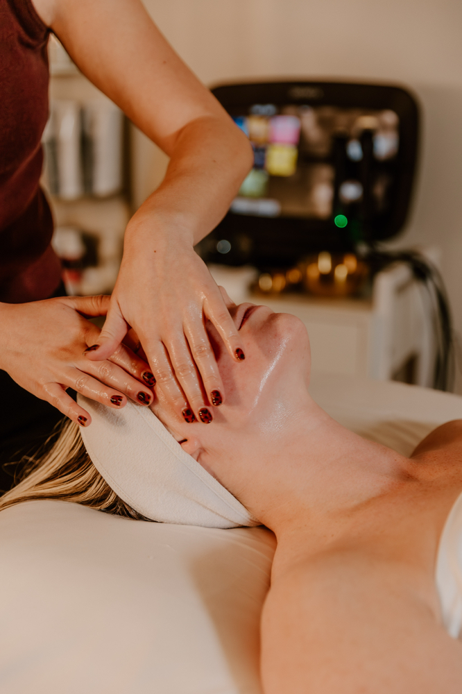 Breathe + Reflect Facial