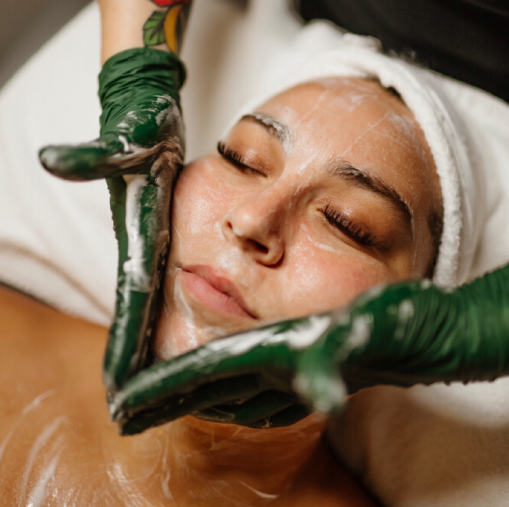 Oxygen Glow Deluxe Facial — 90min at Emerald Elegance in Windsor Heights, IA