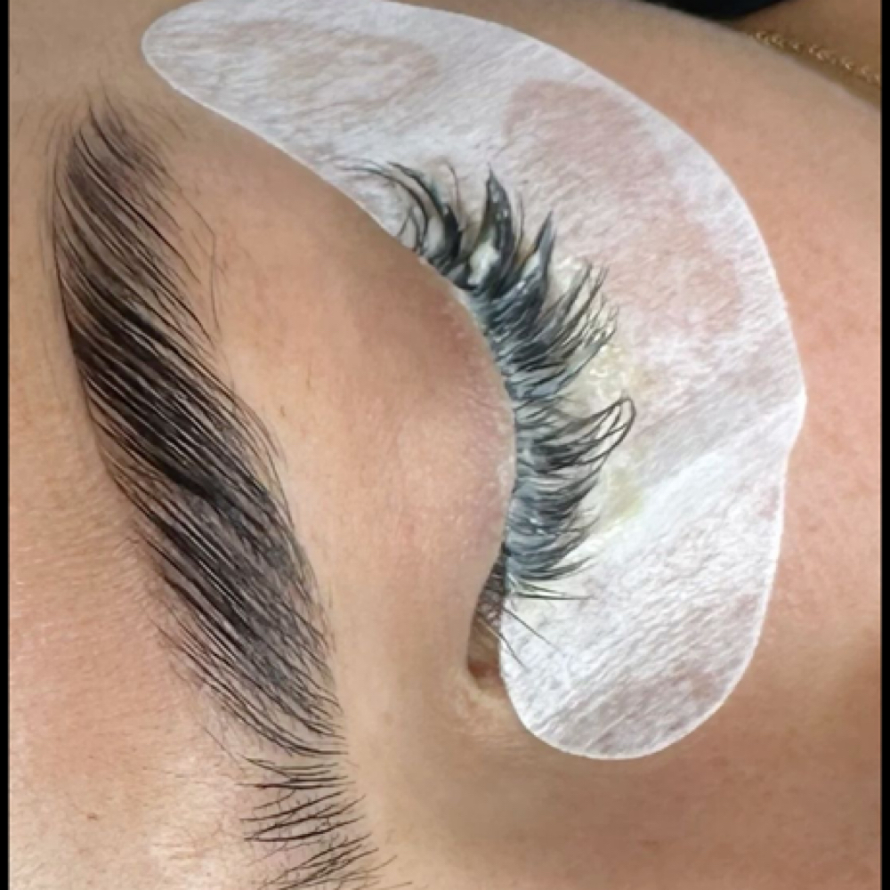 Lash Removal at Jacynda’s Beauty Haven in Rockford, IL