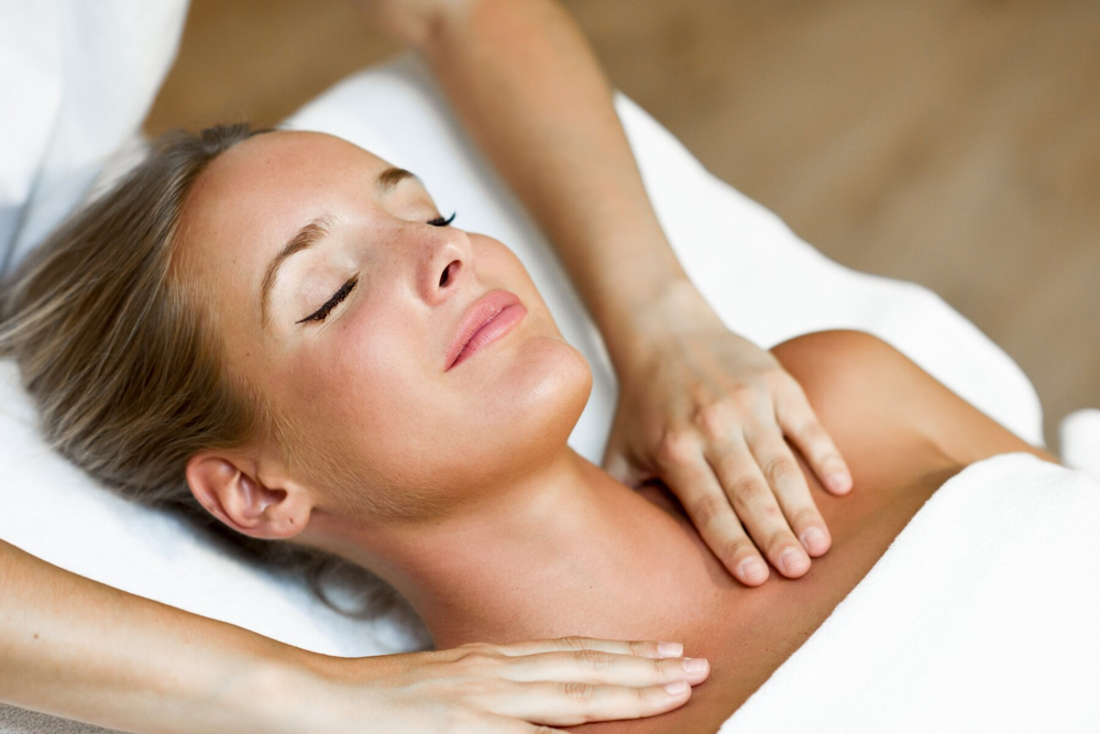 Aesthetic Lymphatic Drainage Facial