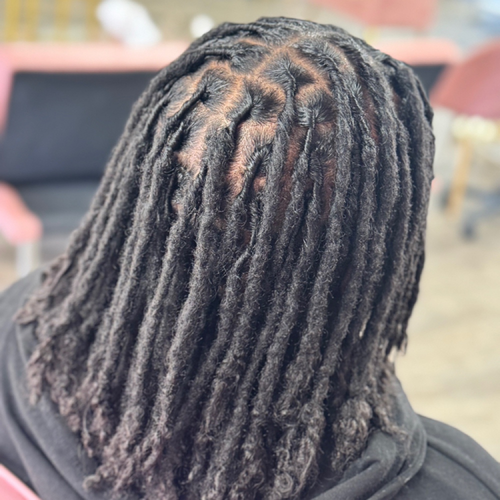 Adult Retwist Medium at Dee Did’em in Kinston, NC