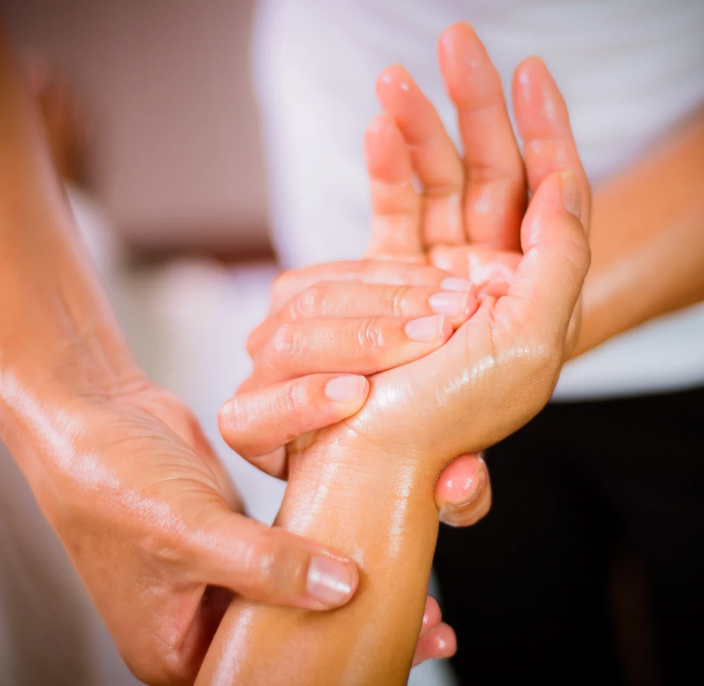Reflexology (Hand + Foot)