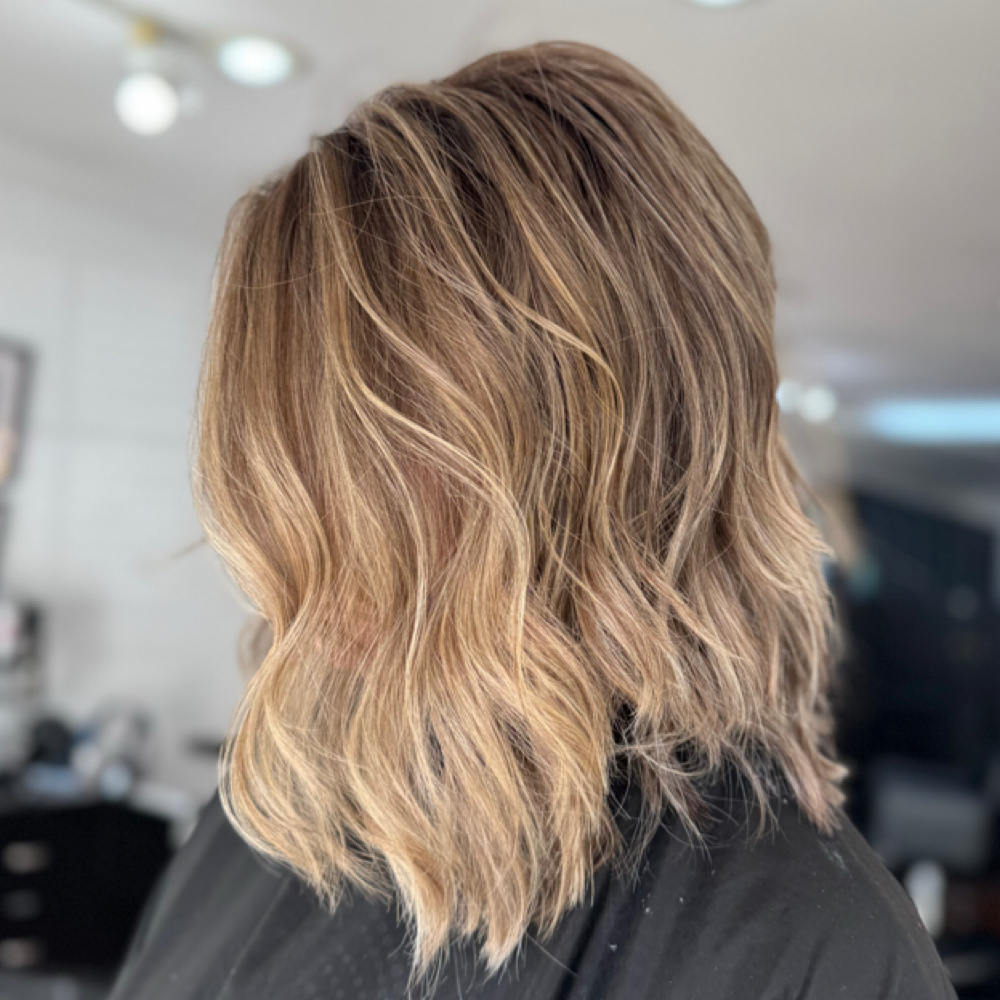 Full highlight & Root Touch Up at styledbyemma.roaton in Myrtle, MS