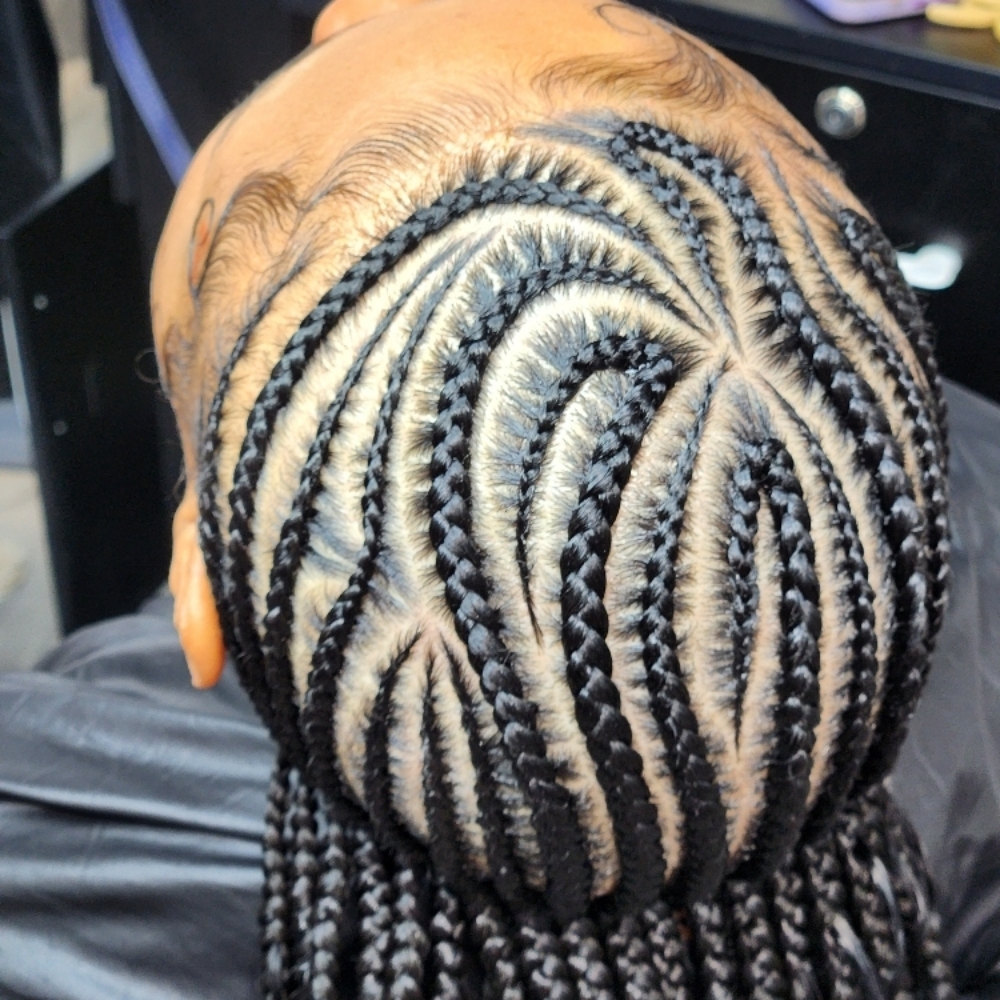 STITCH DESIGN at MaryamuAfricanbraids in Newark, NJ