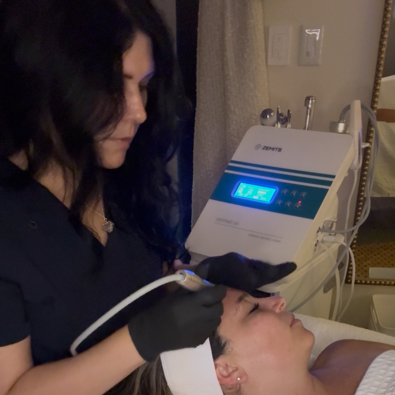 HydroDiamond Glow Facial