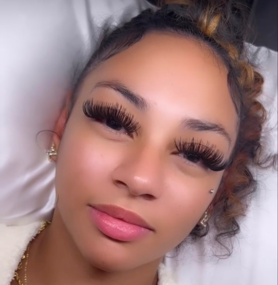 Extra long lashes