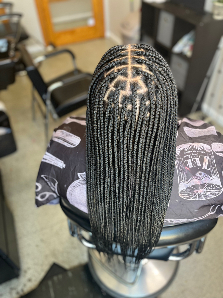 Smedium Knotless Braids