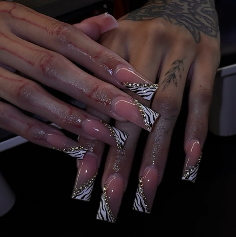 medium baddie πΉ at PrettySetsByGaby in Albert Lea, MN
