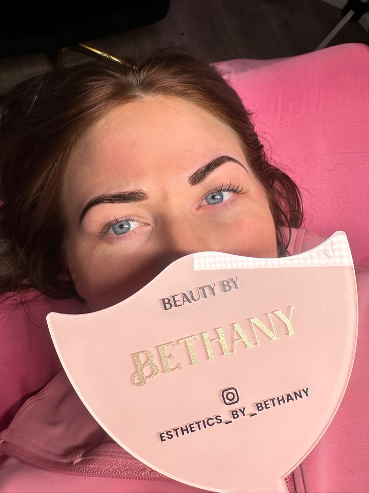Brow Lamination & Tint