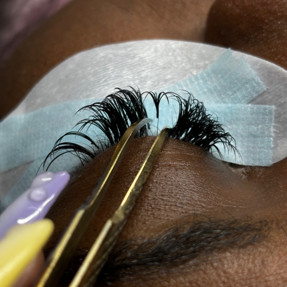Signature Custom Wet Set Refill at iLash Land Studio & Supply in Lake Charles, LA