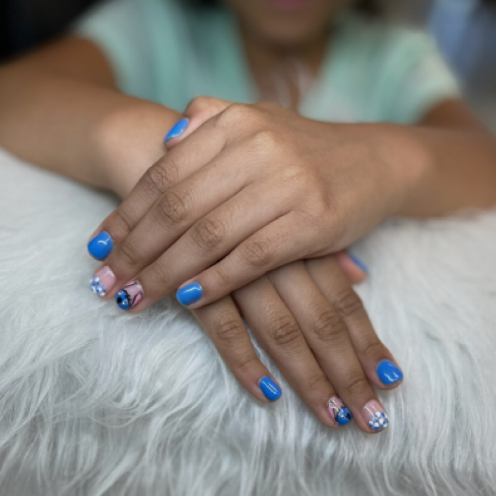 Manicure - Niñas/Kids (under 12) at Beauty Salon Latin in Raleigh, NC