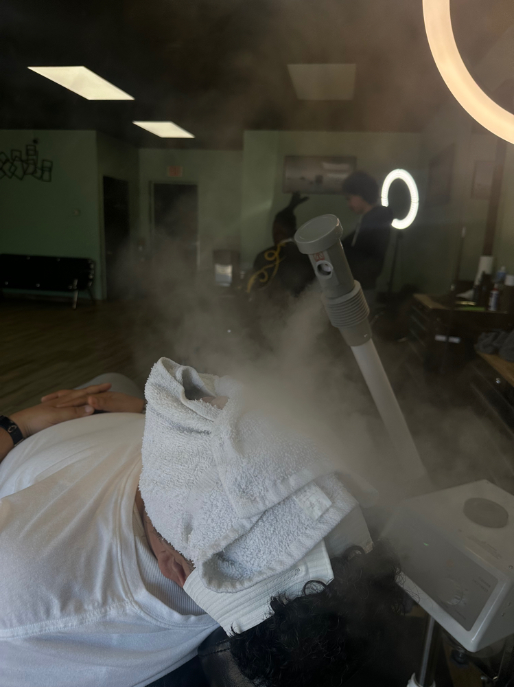 Men Facial (basic) at Beauty In Me in Memphis, TN