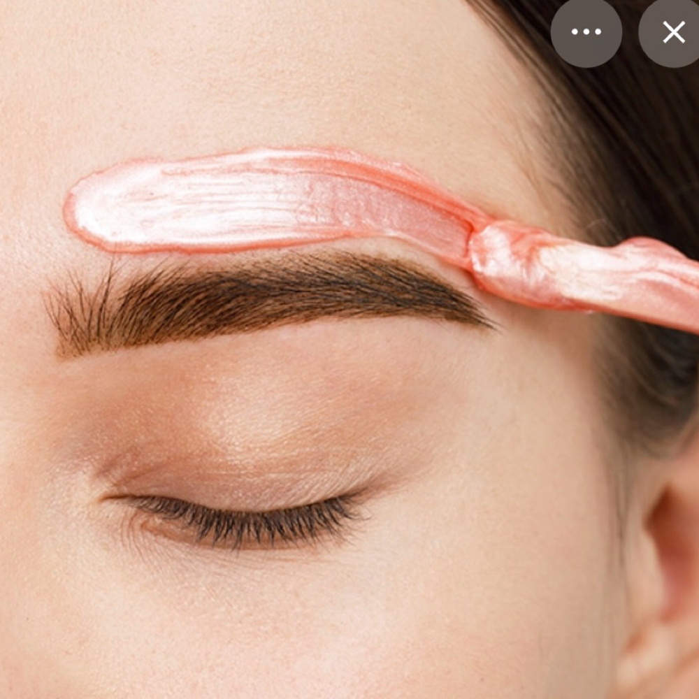 Brow Wax at Innate Beauty Esthetics in Fenton, MI