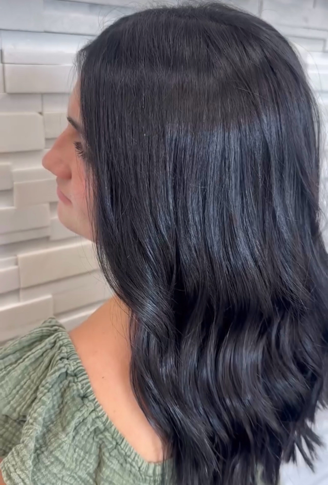 Shampoo Blowout at Onyx Beauty in Chesapeake, VA