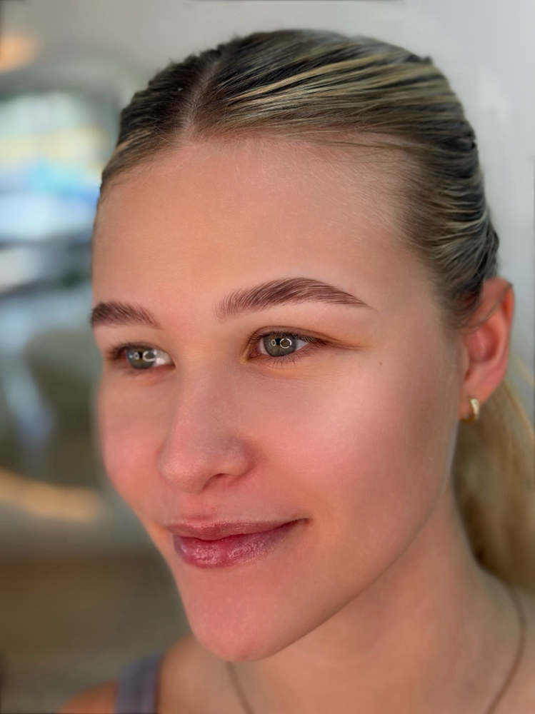 Brow Wax / Tweeze And Tint