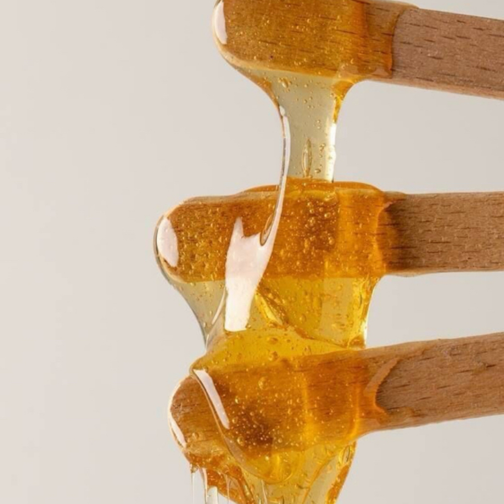 Uppelip Thread / Wax at vallusa skincare & brows in miami, FL