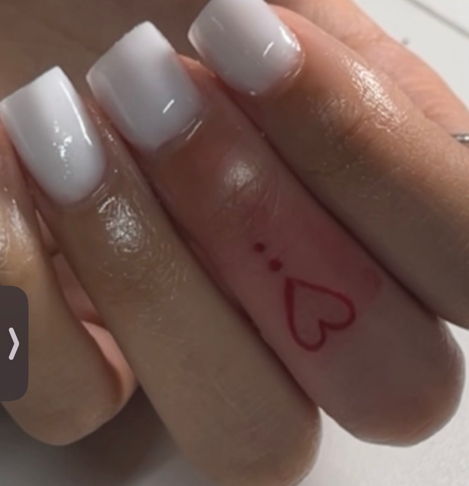 finger tattoo