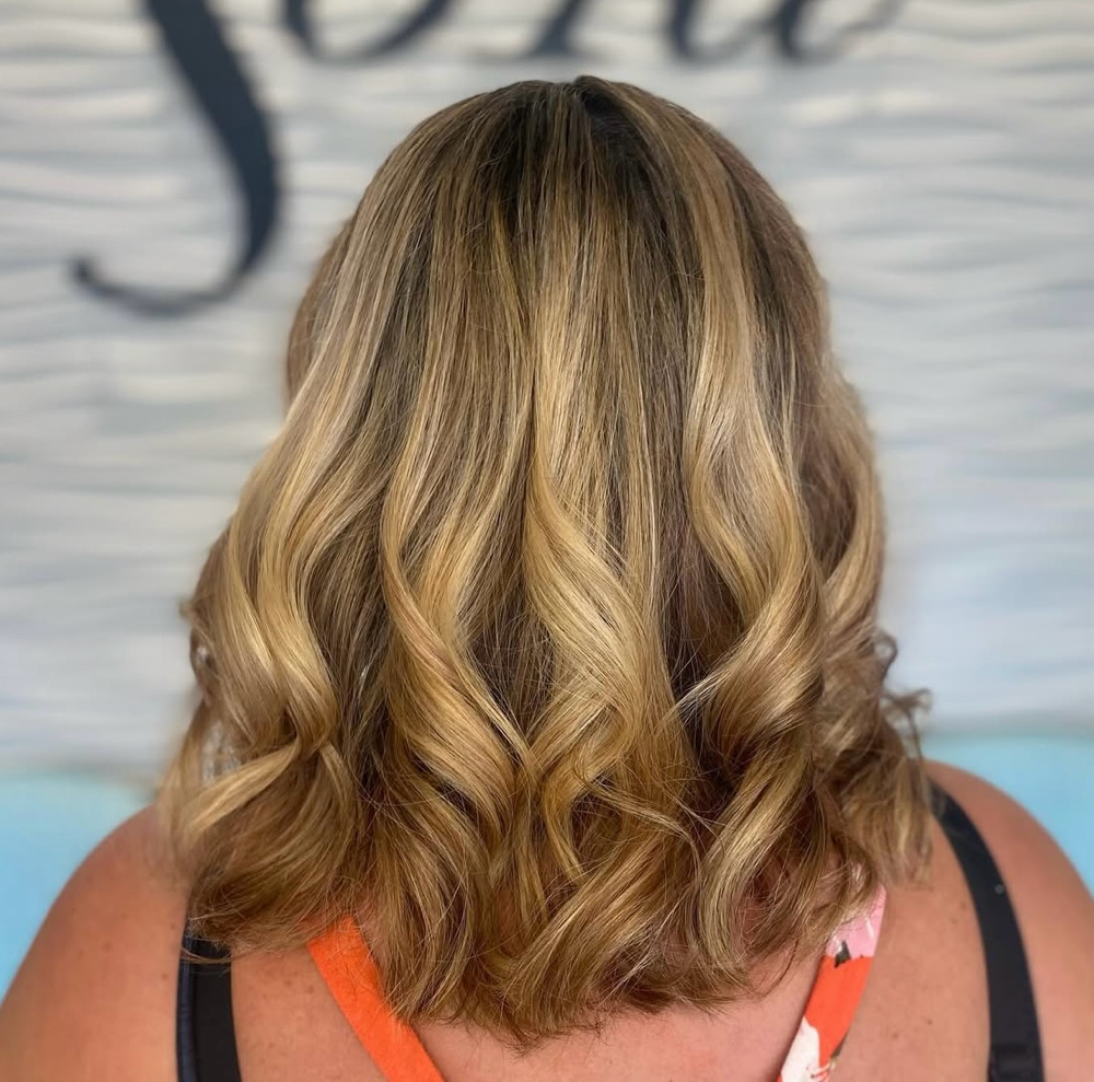 Women’s Haircut & Style