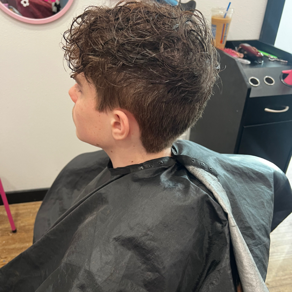 Clipper Cut at Finesse Salon Suite in Ingram, TX