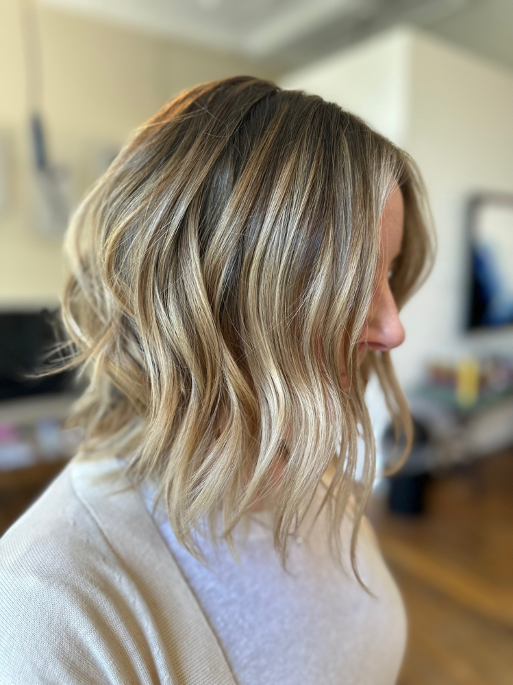 Blow dry & Flat iron / curls w/Roxy