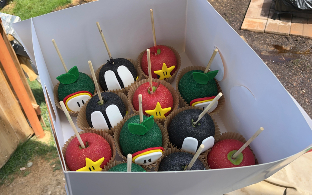 Custom Apples at Sweeter than Honey in Dacono, CO