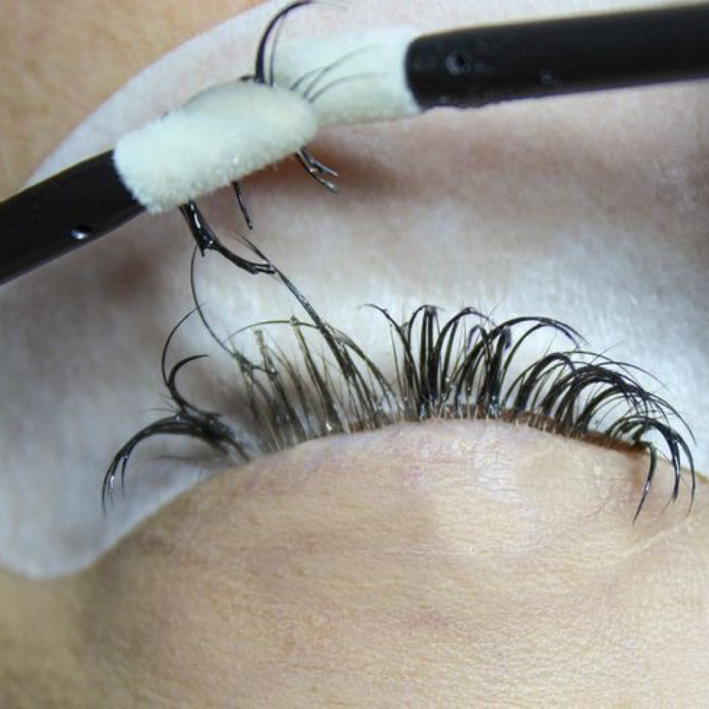 Lash Removal at A Dose Of Beauty in Beattyville, KY