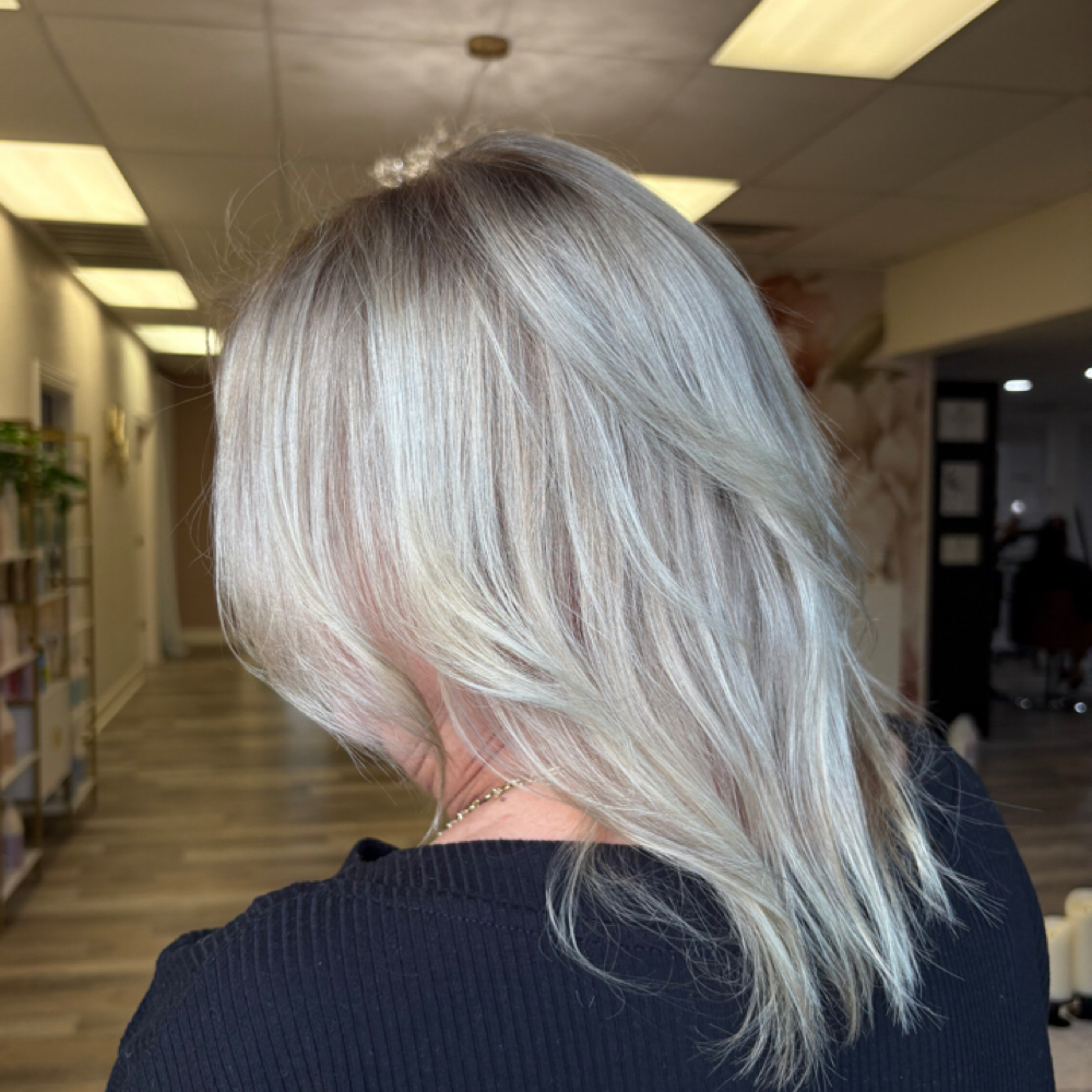 Full Highlight at Beauty by Isabella in Richwood, TX