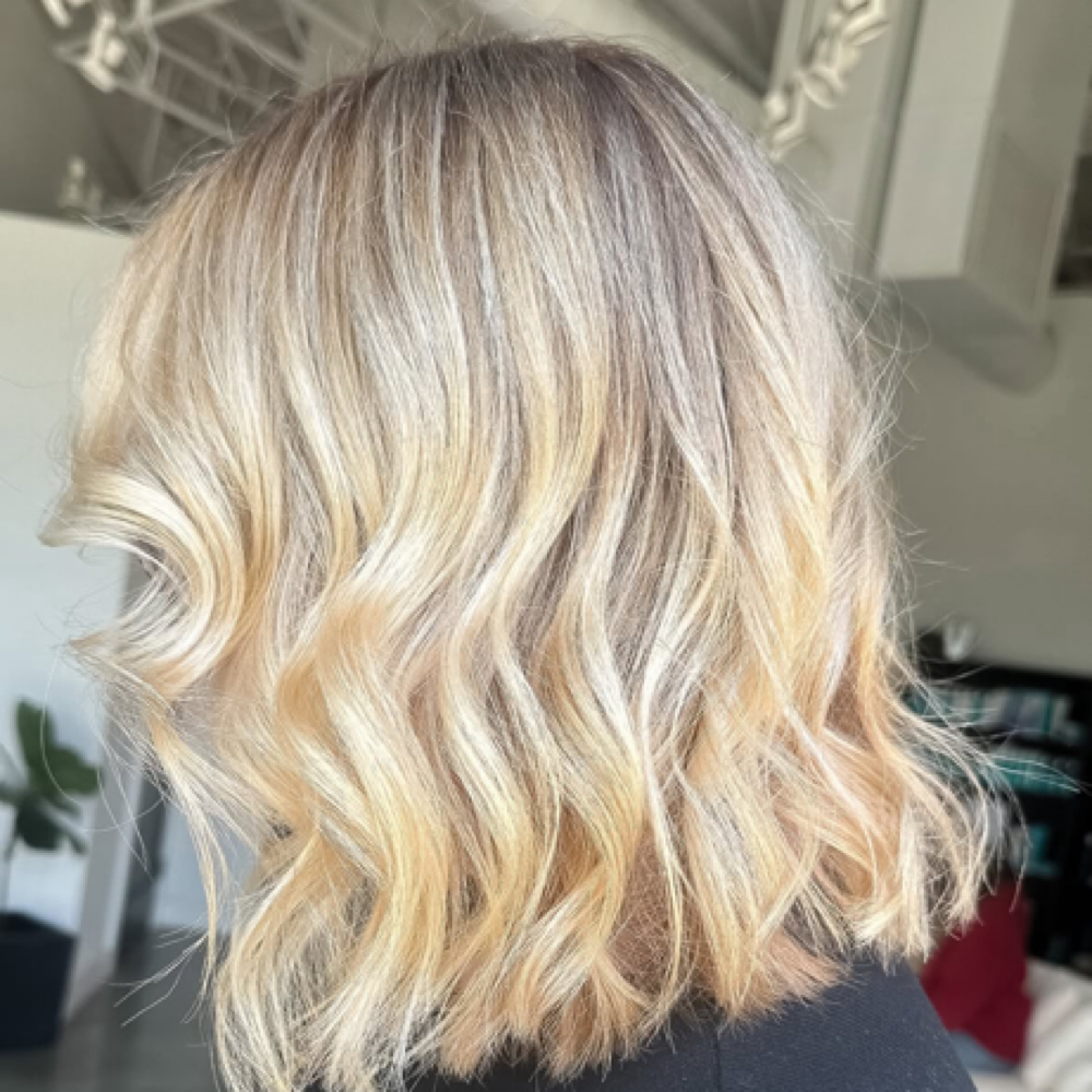 Women’s Haircut at Mahri Bonds in Kennewick, WA