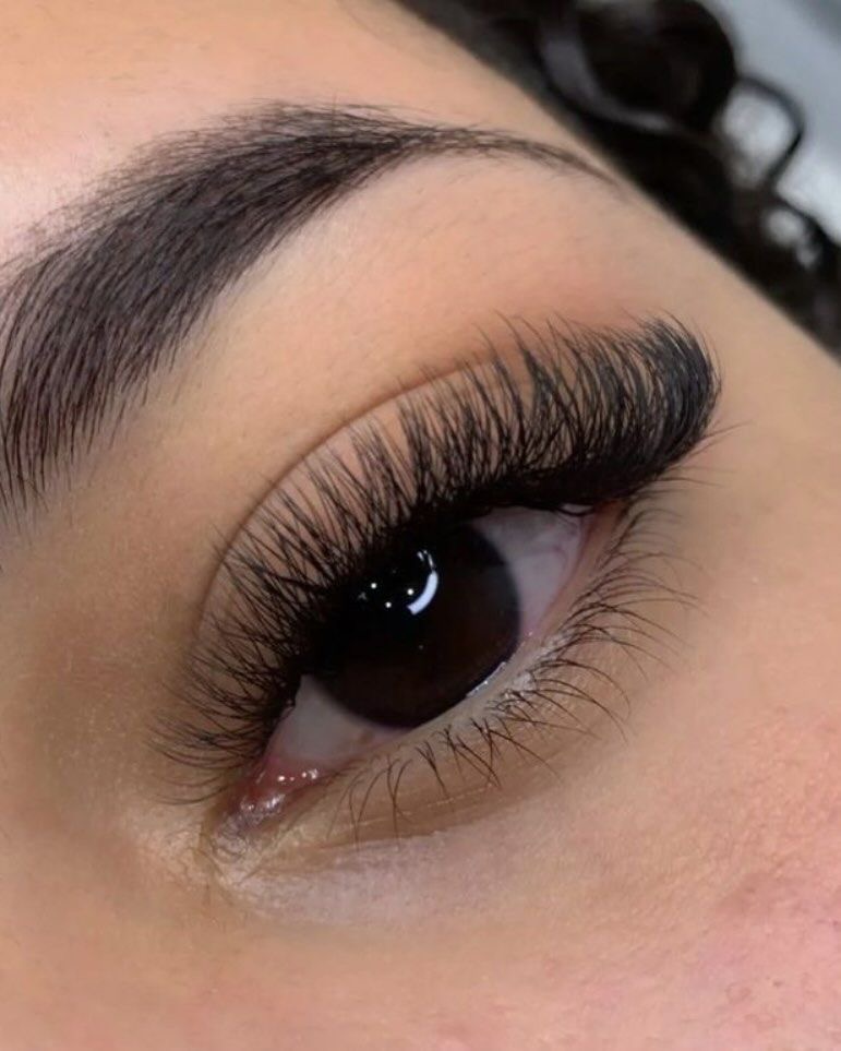 Hybrids Lash extension at LUXOR BEAUTY BAR in ALPHARETTA, GA