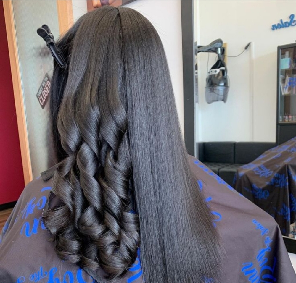 Silk Press at De lux beauty bar in New York, NY