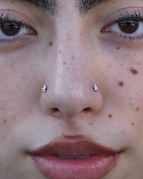 Nostril Piercing (Double) inc. Jewe