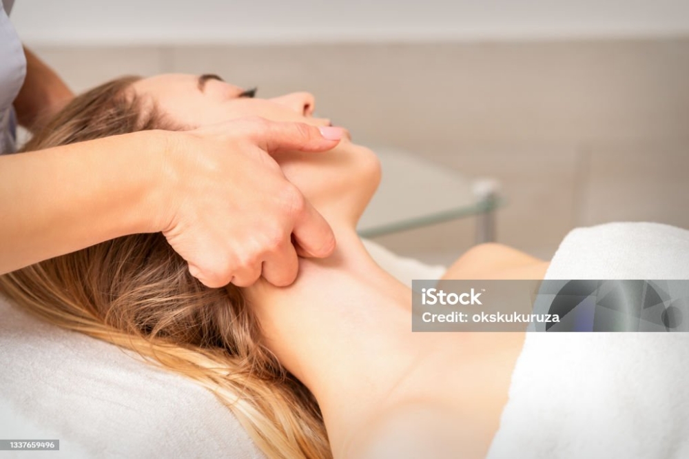Lymphatic Drainage Facial