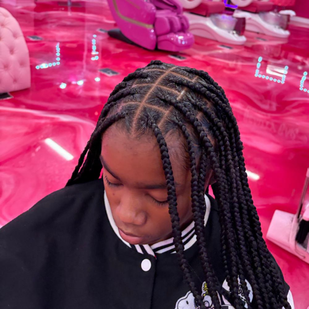 Medium Knotless at Theestylestt in Sacramento, CA