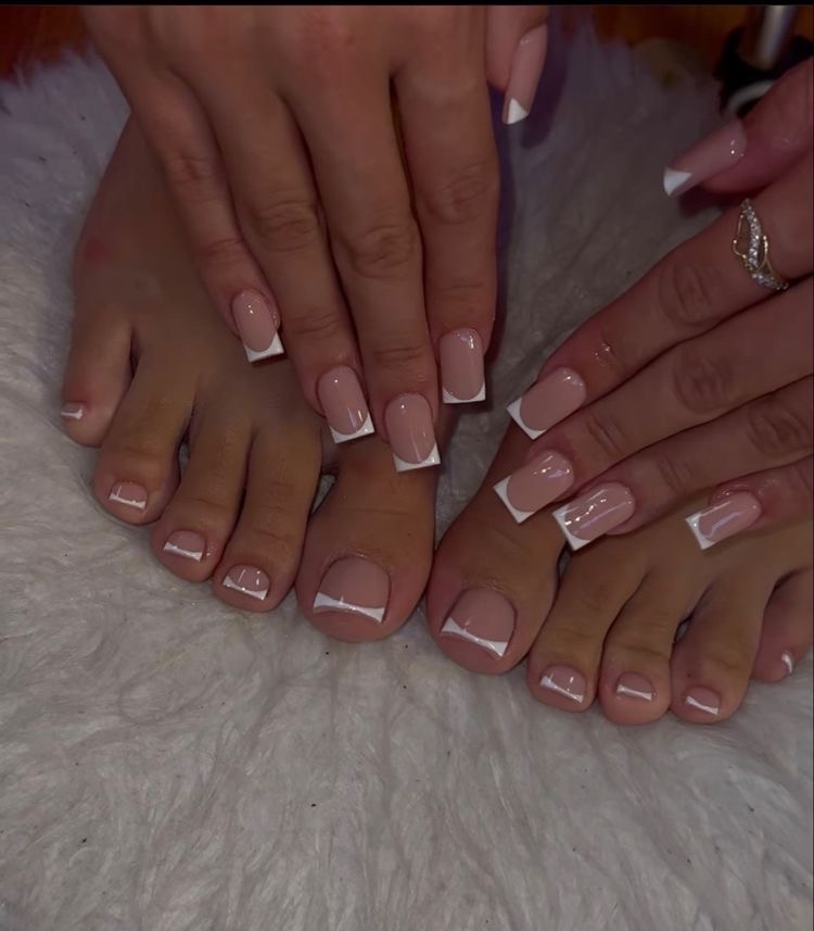 Combo Shor Nails And Acrylic Toes