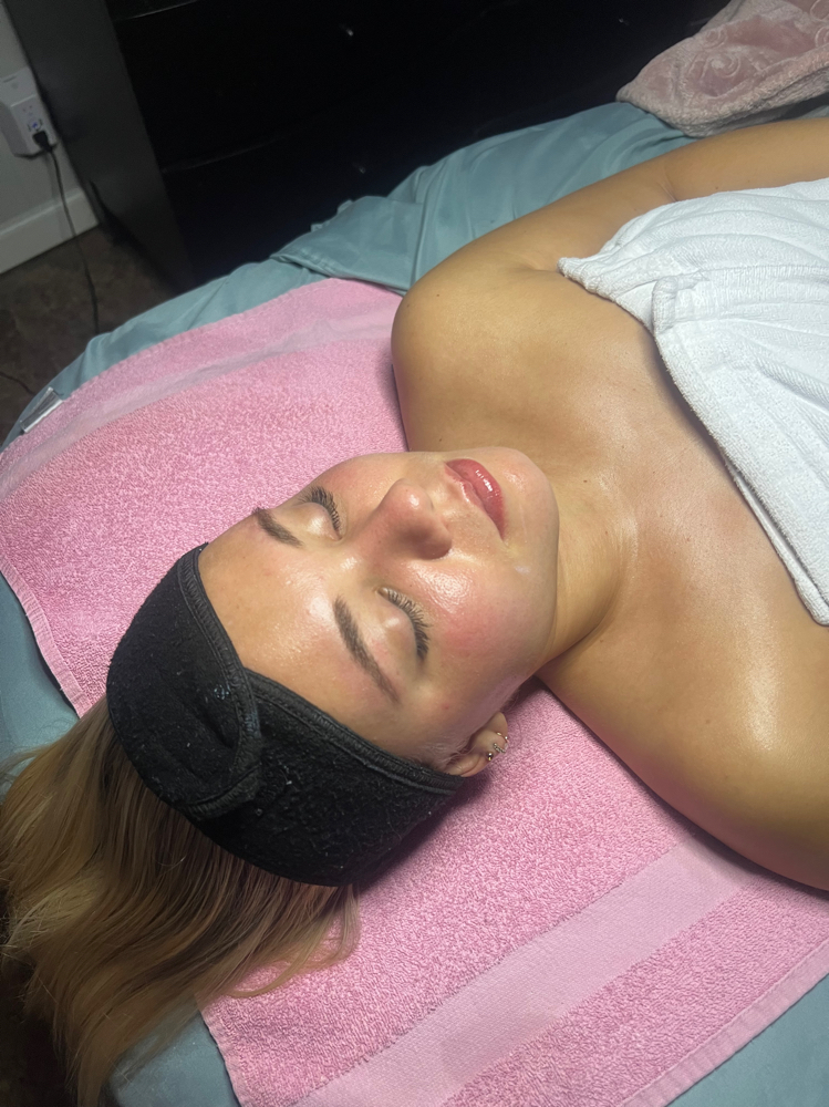 Dermaplane + Hydrating Enzyme