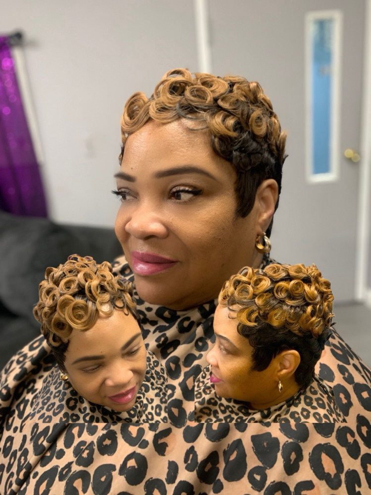27 Piece (mold/pincurls) at Salon Avangarde313 in Oak Park, MI