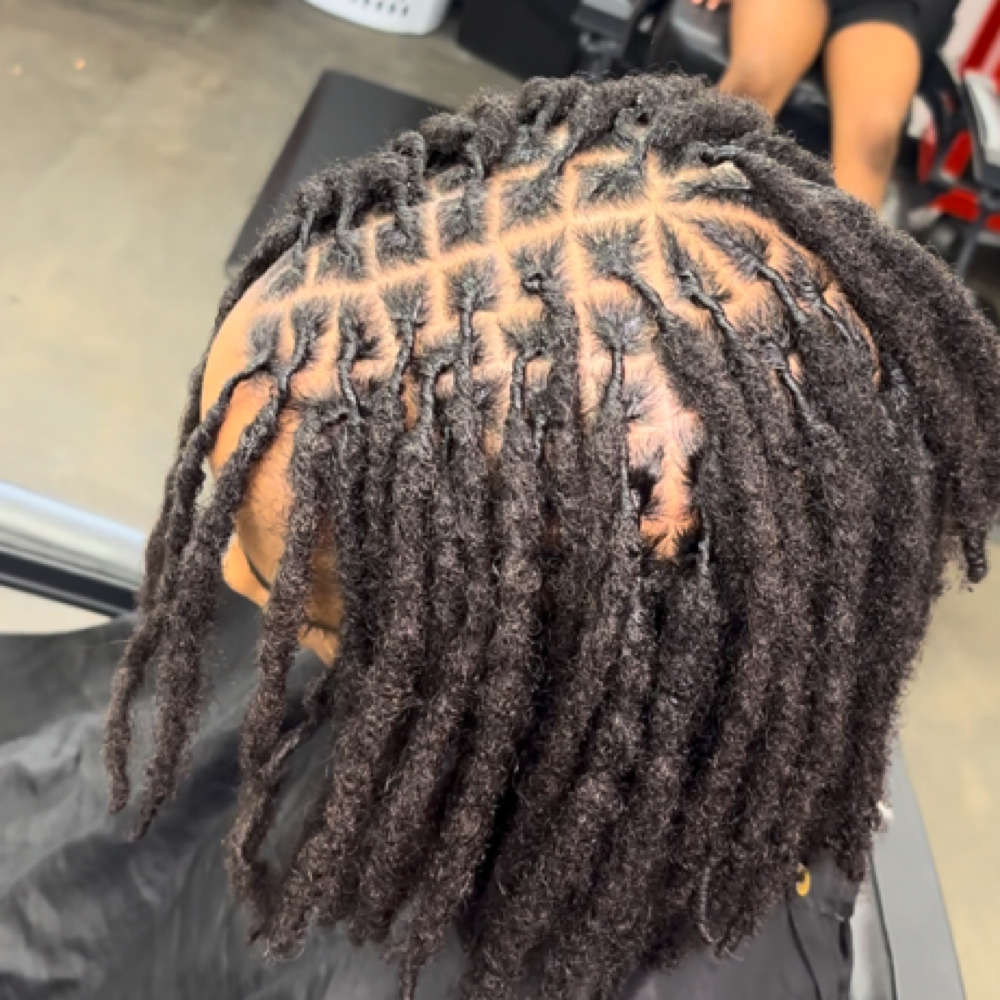 Loc Retwist at BeautyBabeStylez in Houston, TX