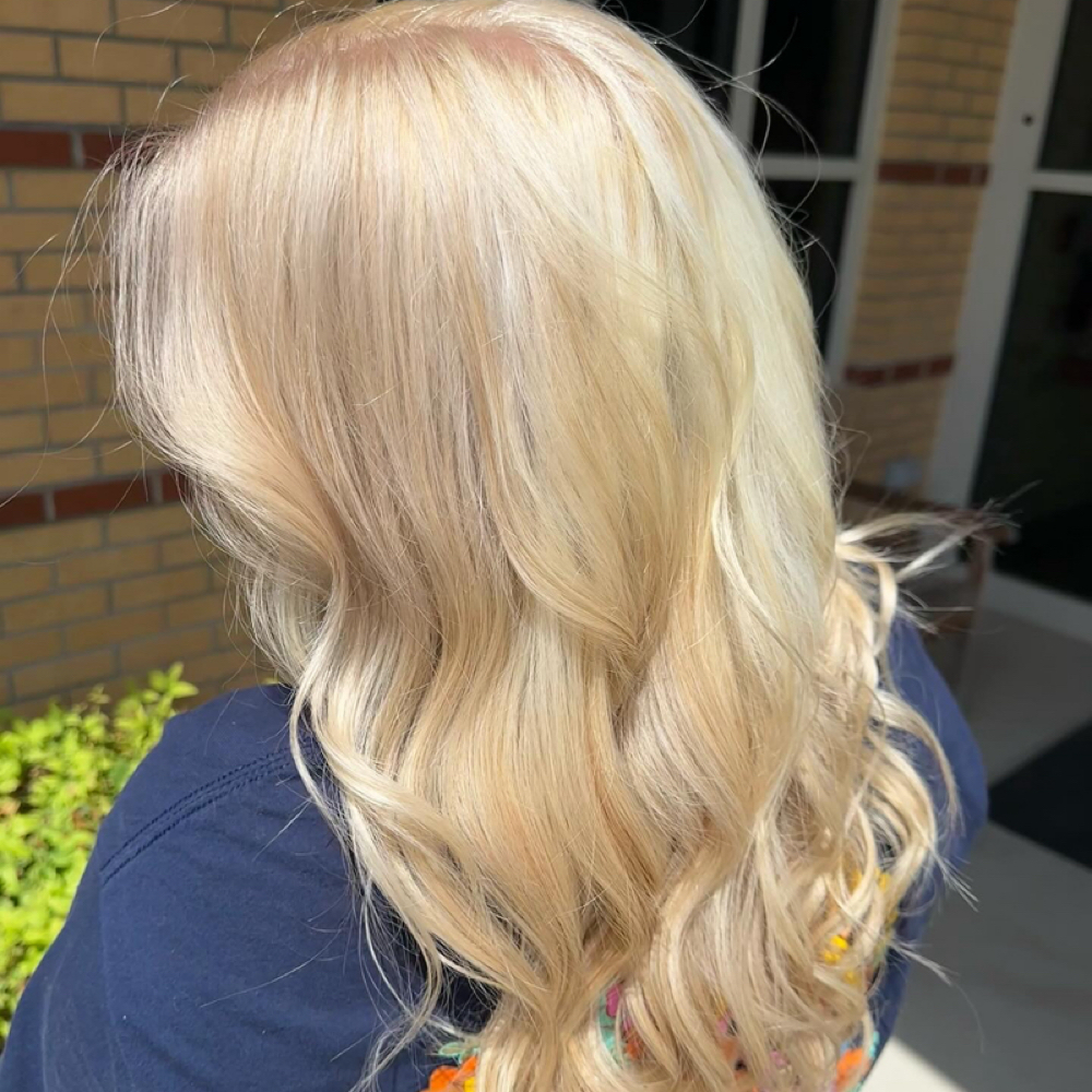 Scalp Bleach at Beauty by Brooklyn in Salem, AR