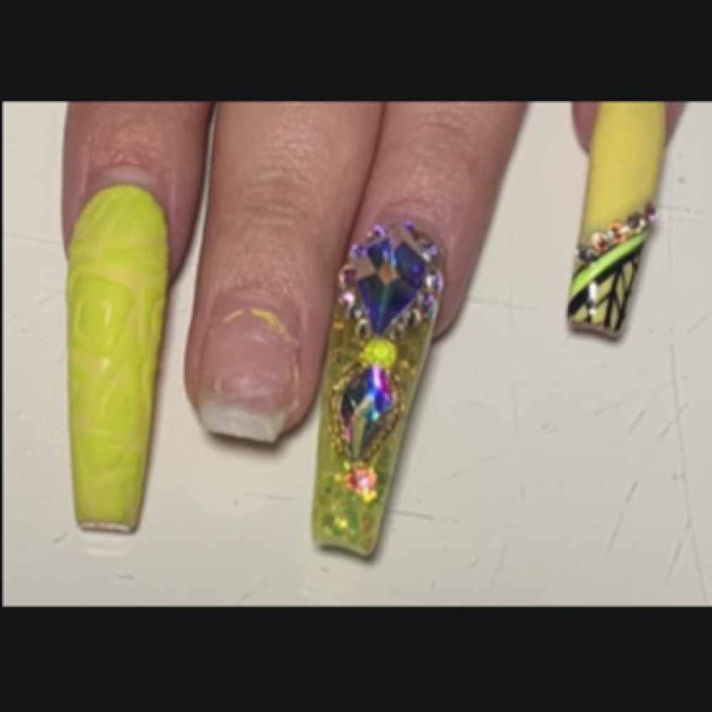 Nail Repair at Queen’z & King’z Barber Salon in Murrieta, CA