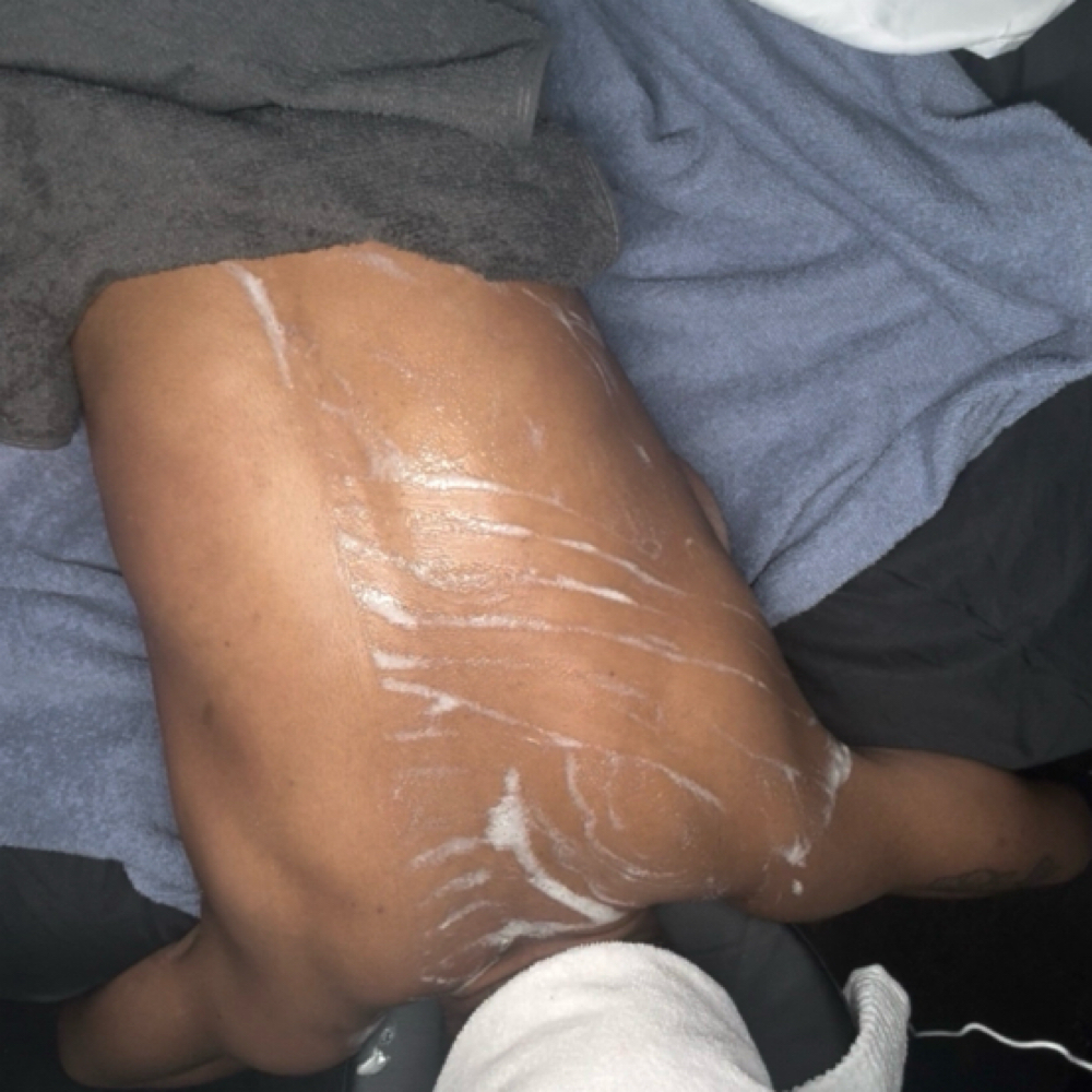 Mini Express Back Facial at Amazing Kinkz in Detroit, MI