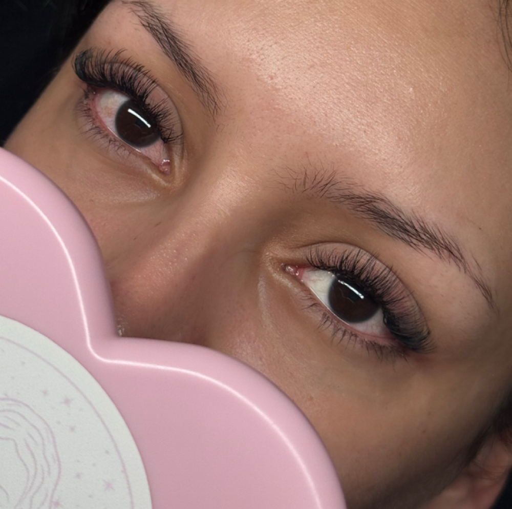 Full Set Of Hybrid Lash Extensions at Glowy Noey in Cape Coral, FL