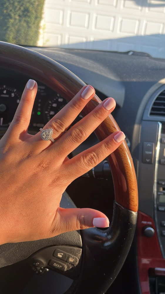 Esstenial Care Manicure