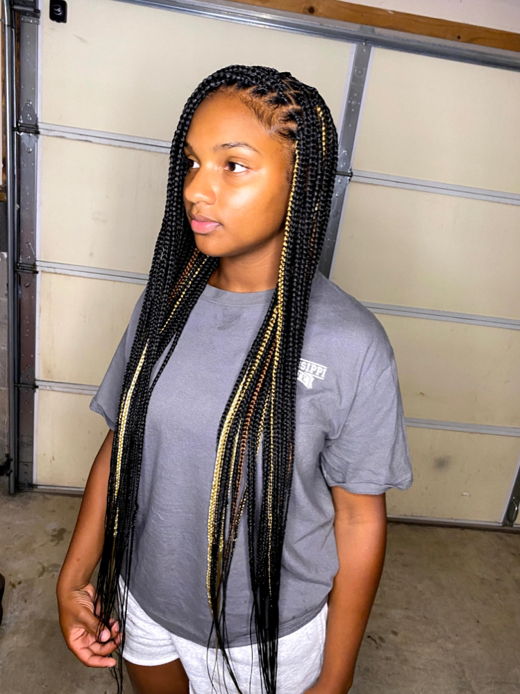 Small Regular Knotless